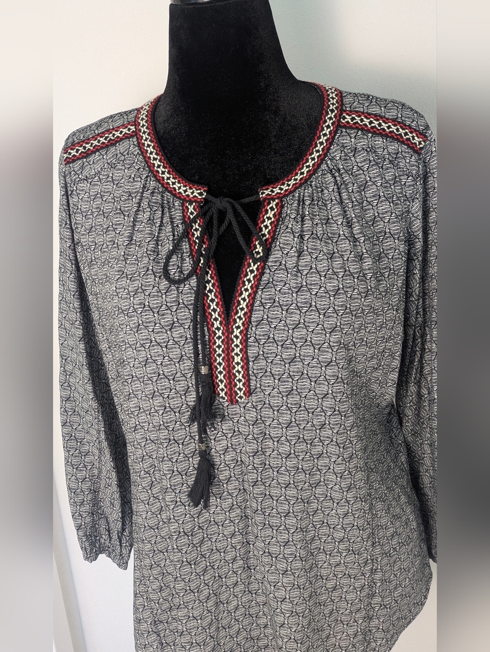 Daniel Rainn Women's Sz L Embroidered 3/4 Sleeve Black White Boho Peasant Top - Picture 3 of 10